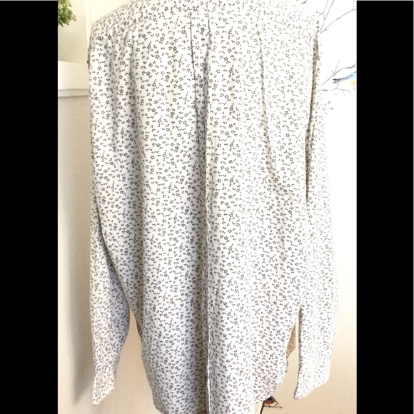 Threads & Heirs White Gray Floral Button Down - Picture 3 of 8